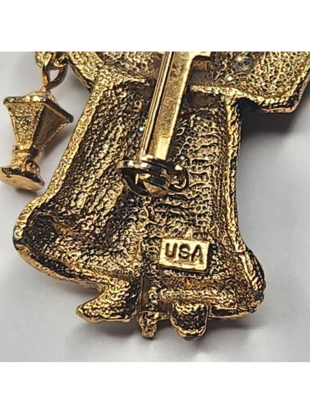 Vintage Signed USA Santa Gold Tone Christmas Articulated Enamel Brooch - Picture 3 of 9